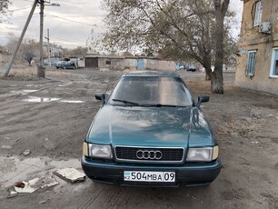 автомобиль-ауди-80