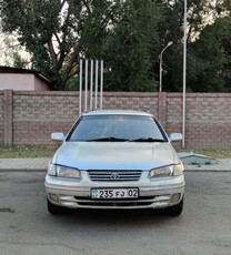 авто-в-рассрочку-toyota-camry-gracia