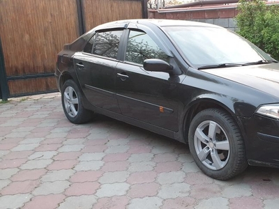 renault-laguna-1.8-автомат