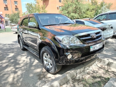 Внедорожник Toyota Fortuner