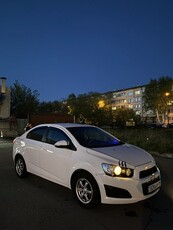 продаю-chevrolet-aveo-t300,2015г