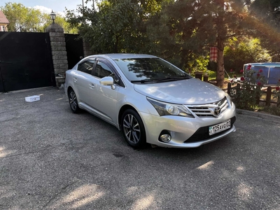 Toyota Avensis 2013 год