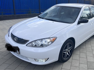 Toyota Camry 2004 года выпуска объем 2.4 Акпп ; Американец