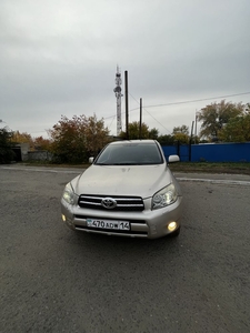 Продам машину Toyota RAV4