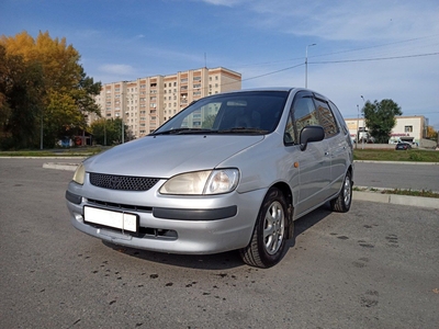 Автомобиль Toyota Spacio