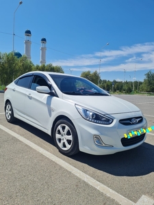 Hyundai accent автокөлігі сатылады.