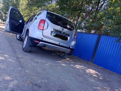 Автомобиль renault duster