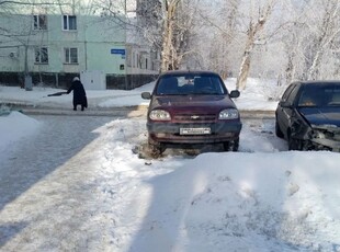 автомобиль-chevrolet-niva