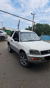 машина-toyota-rav-4