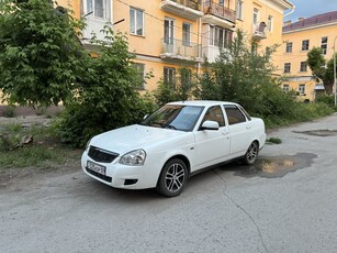 продается-lada-priora-1-в-комплектации-люкс