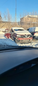 Рено логан 2 по запчастям аварийный. Двигатель коробка целая.