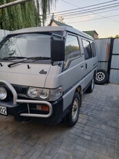 автомобиль-mitsubishi-delica