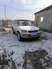 автомобиль-toyota-rav4