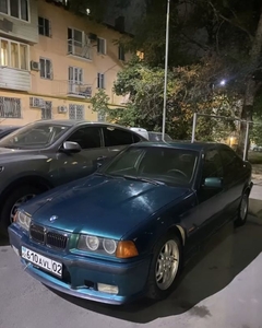 BMW M3 i318 цвет зеленый
