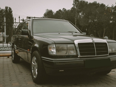 Продам авто Mercedes E 300 универсал черный металлик