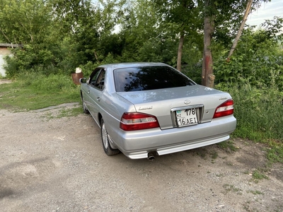 Nissan Laurel C35 Medalist