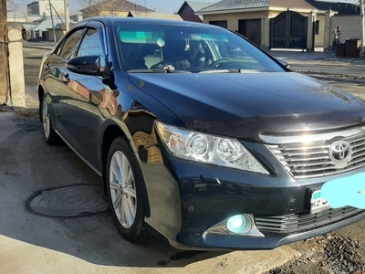 Автомобиль Toyota Camry