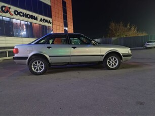 машина-audi-80-b4-1993