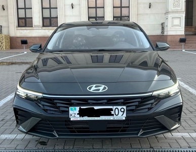 hyundai-elantra-lux