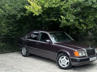 mercedes-benz-e220-93-год