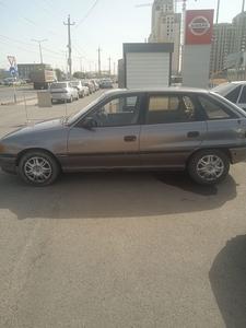 Срочно продам Opel Astra 1.8