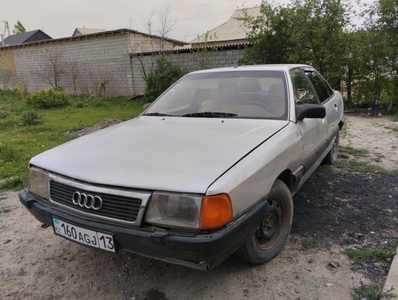 Audi 100 1.8