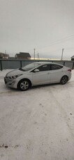 hyundai-elantra-2015-год