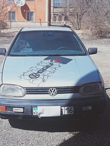 автомобиль Volkswagen Golf