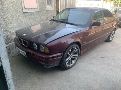 bmw-e34-красная