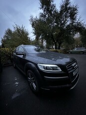 машина-audi-q7