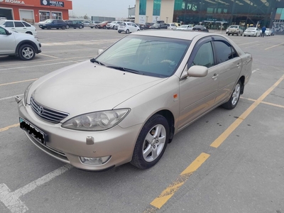 toyota-camry-2005-г