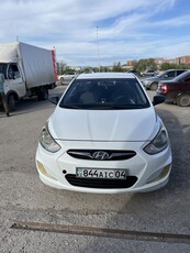 машина-hyundai-accent