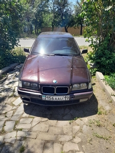 Продам BMW E36 1.8л
