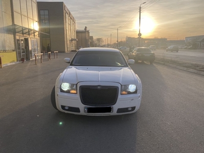 Chrysler C300 в хорошем состоянии