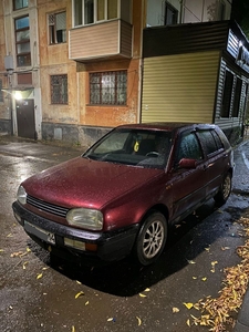 Продам живую Volkswagen Golf 3 объем 1.6 1993г