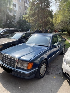 Mercedes-Benz E260, год 1992
