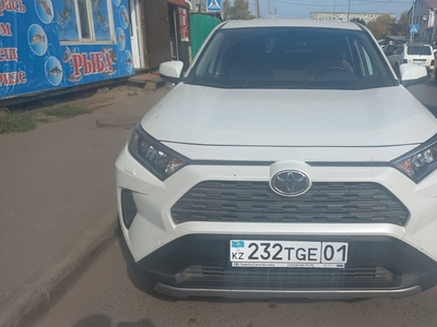 автомобиль Тайота RAV 4