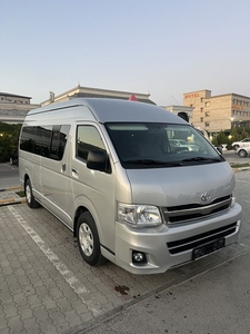 Микроавтобус Toyota Hiace