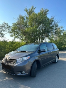 Продам Toyota Sienna 2012