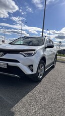 продам-автомобиль-toyota-rav4