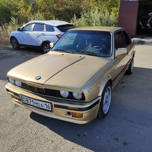 Продам автомобиль BMW E30