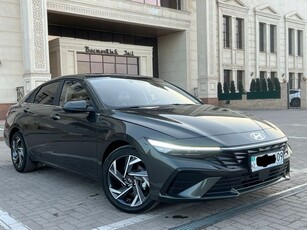 hyundai-elantra-lux-новая