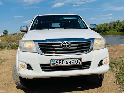 Toyota Hilux 2013год