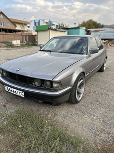 Продам машину BMW E32