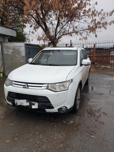 Mitsubishi Outlander 3