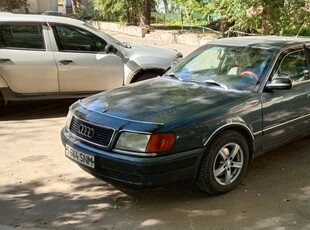 автотранспорт-ауди-100-с4.-на-активном-ходу