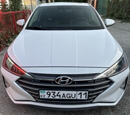 hyundai-elantra,-2018-год