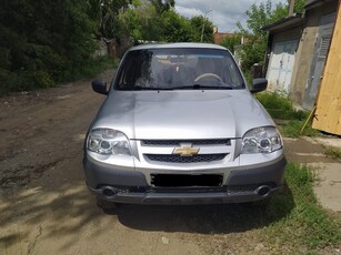 автомобиль-chevrolet-niva