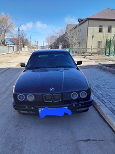 BMW 2.5 1990г черный