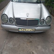 mersedes-benz-e210